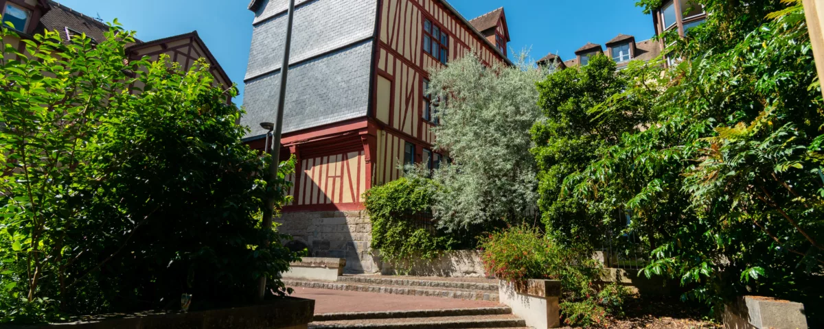 Centre historique de Rouen Rive Droite avec maison en colombage